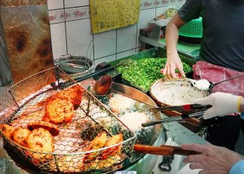 Ăn sập Đài Loan #14: Kỳ dị món KEM HÀU SỐNG ở thị trấn hàu | Du lịch Đài Loan